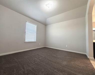 5030 Royal Springs Drive - Photo Thumbnail 30