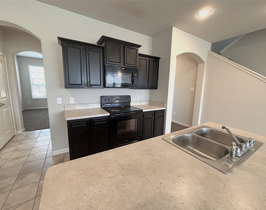 5030 Royal Springs Drive - Photo Thumbnail 11