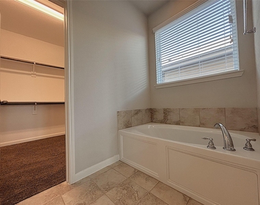 5030 Royal Springs Drive - Photo Thumbnail 18