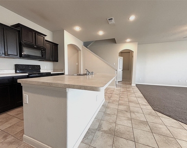 5030 Royal Springs Drive - Photo Thumbnail 10