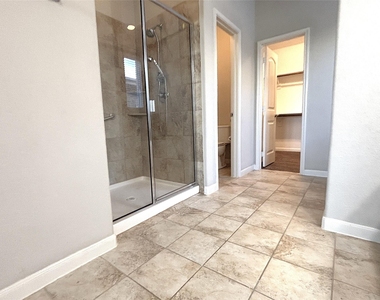 5030 Royal Springs Drive - Photo Thumbnail 16