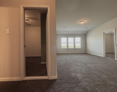 5030 Royal Springs Drive - Photo Thumbnail 20