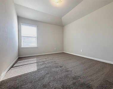 5030 Royal Springs Drive - Photo Thumbnail 33