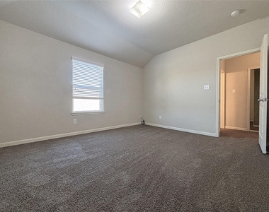 5030 Royal Springs Drive - Photo Thumbnail 28
