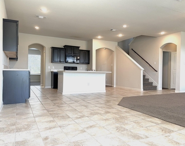 5030 Royal Springs Drive - Photo Thumbnail 6