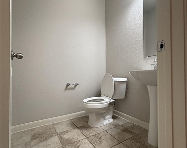 5030 Royal Springs Drive - Photo Thumbnail 4