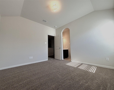 5030 Royal Springs Drive - Photo Thumbnail 34