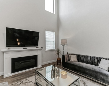 6028 Paddock Lane - Photo Thumbnail 7