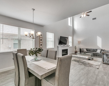 6028 Paddock Lane - Photo Thumbnail 5