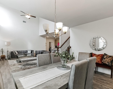 6028 Paddock Lane - Photo Thumbnail 8