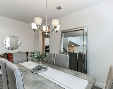 6028 Paddock Lane - Photo Thumbnail 9