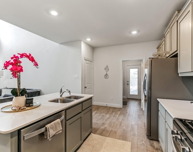 6028 Paddock Lane - Photo Thumbnail 10
