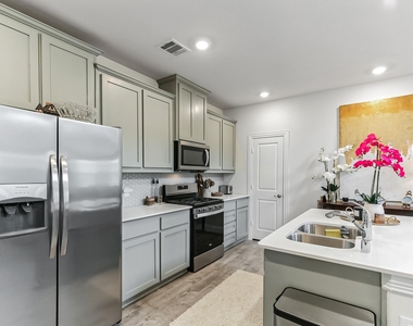 6028 Paddock Lane - Photo Thumbnail 13