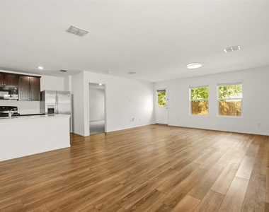 412 Westpark Drive - Photo Thumbnail 9