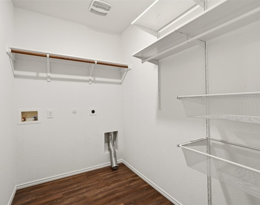 412 Westpark Drive - Photo Thumbnail 15