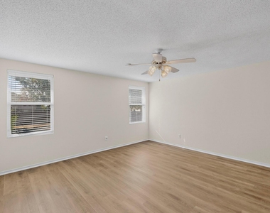 717 Gallant Court - Photo Thumbnail 15