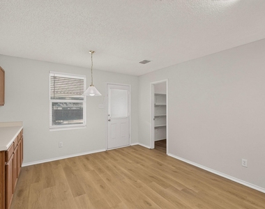 717 Gallant Court - Photo Thumbnail 12
