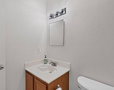717 Gallant Court - Photo Thumbnail 13
