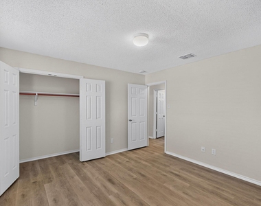 717 Gallant Court - Photo Thumbnail 26