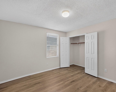 717 Gallant Court - Photo Thumbnail 25