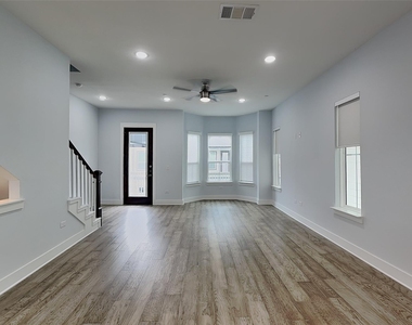 217 S Village Way - Photo Thumbnail 3