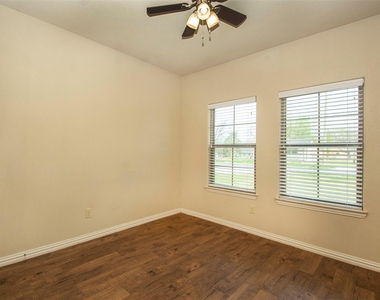 700 E Bullock Street - Photo Thumbnail 4