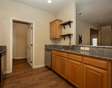 700 E Bullock Street - Photo Thumbnail 8