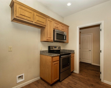700 E Bullock Street - Photo Thumbnail 6
