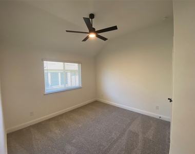 2012 Hickory Chase Lane - Photo Thumbnail 10