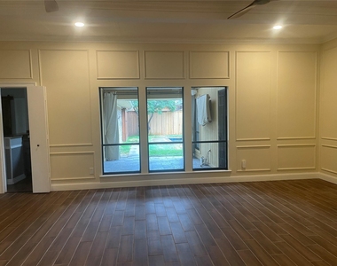 12112 Cross Creek Drive - Photo Thumbnail 17