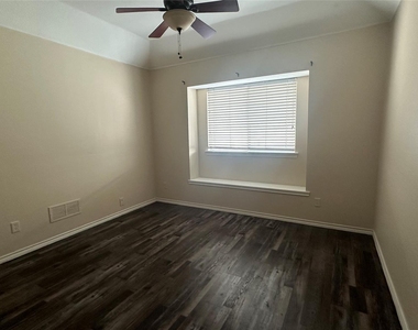 1402 Peregrine Street - Photo Thumbnail 10