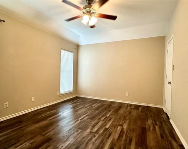1402 Peregrine Street - Photo Thumbnail 5