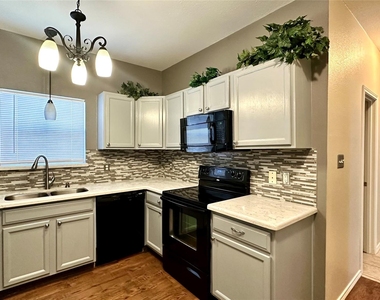1402 Peregrine Street - Photo Thumbnail 7