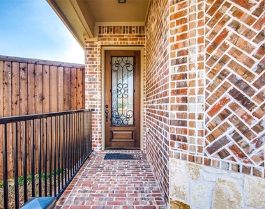 511 Kimblewick Drive - Photo Thumbnail 2