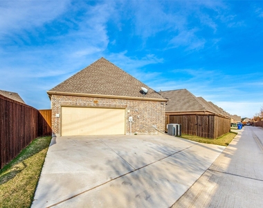 511 Kimblewick Drive - Photo Thumbnail 15