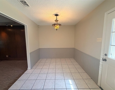 1620 Lexington Place - Photo Thumbnail 6