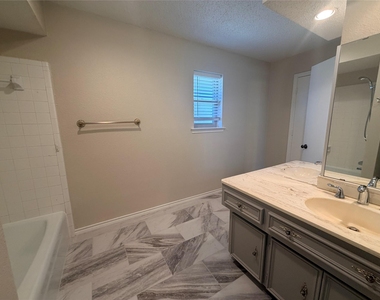 1620 Lexington Place - Photo Thumbnail 10