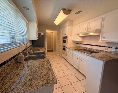 1620 Lexington Place - Photo Thumbnail 4