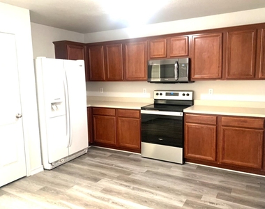2011 Limestone Drive - Photo Thumbnail 4