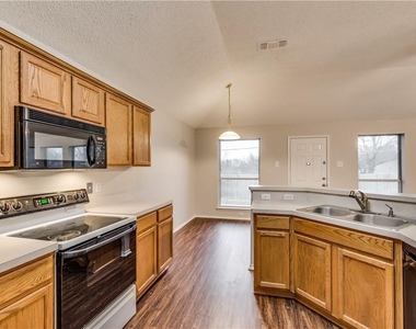 1712 Prescott Drive - Photo Thumbnail 2