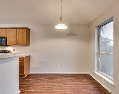 1712 Prescott Drive - Photo Thumbnail 4