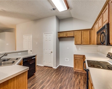 1712 Prescott Drive - Photo Thumbnail 3