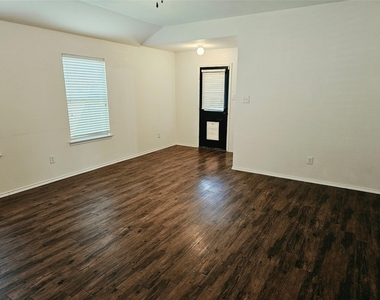 1412 Meadow Creek Drive - Photo Thumbnail 10