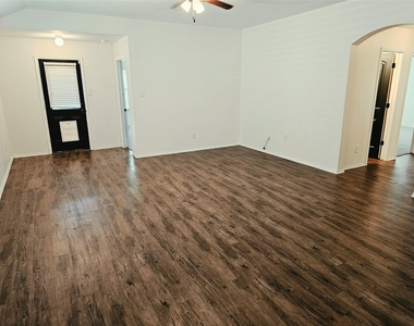 1412 Meadow Creek Drive - Photo Thumbnail 9