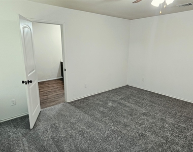 1412 Meadow Creek Drive - Photo Thumbnail 13