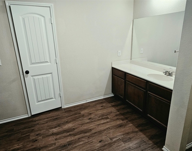 1412 Meadow Creek Drive - Photo Thumbnail 14