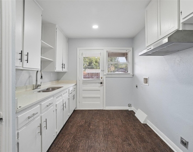 2333 Bird Street - Photo Thumbnail 15