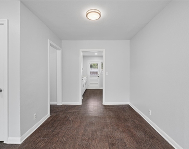2333 Bird Street - Photo Thumbnail 12