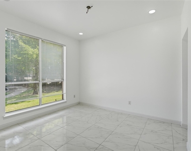 5001 Spicewood Drive - Photo Thumbnail 5