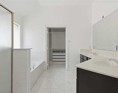 5001 Spicewood Drive - Photo Thumbnail 18